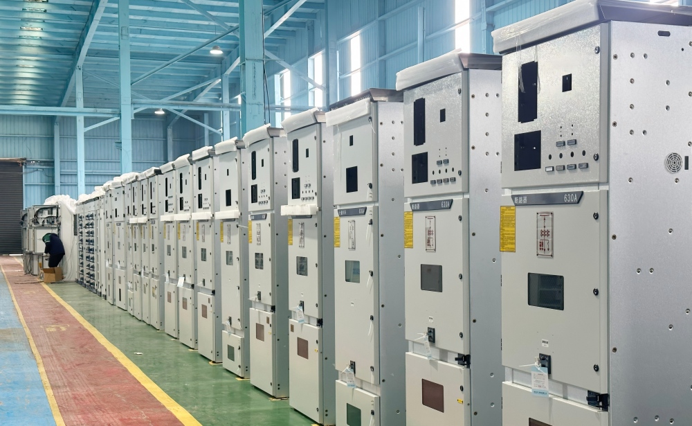 The Gateway to Power: Understanding the Central-Mounted (Withdrawal-type) Incoming Switchgear